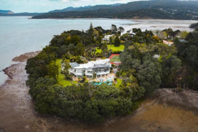 Beachside Luxury - Laingholm Holiday Apartment
